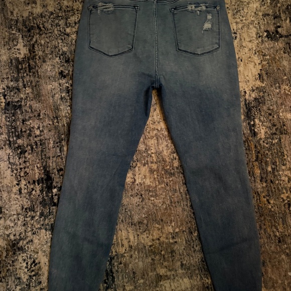 LIKE NEW: JUDY BLUE SKINNY FIT DISTRESSED DENIM 15/32 - Picture 9 of 11